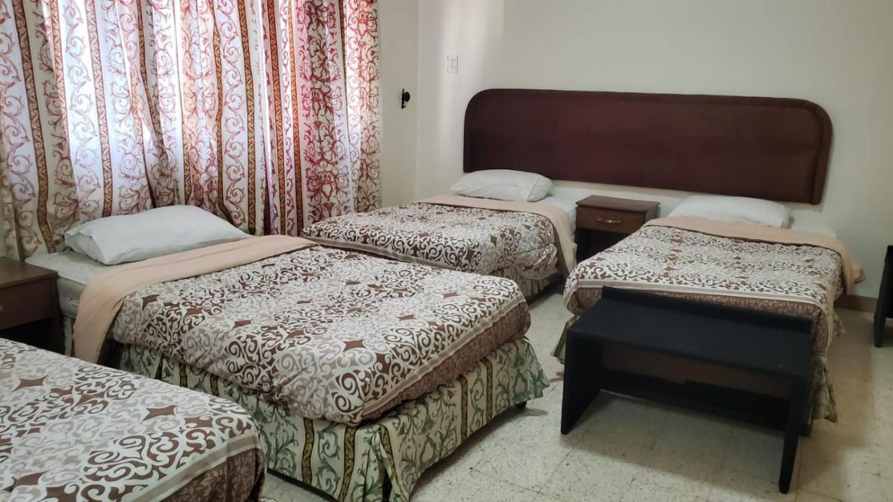 Student House Hostel Мадаба Екстериор снимка