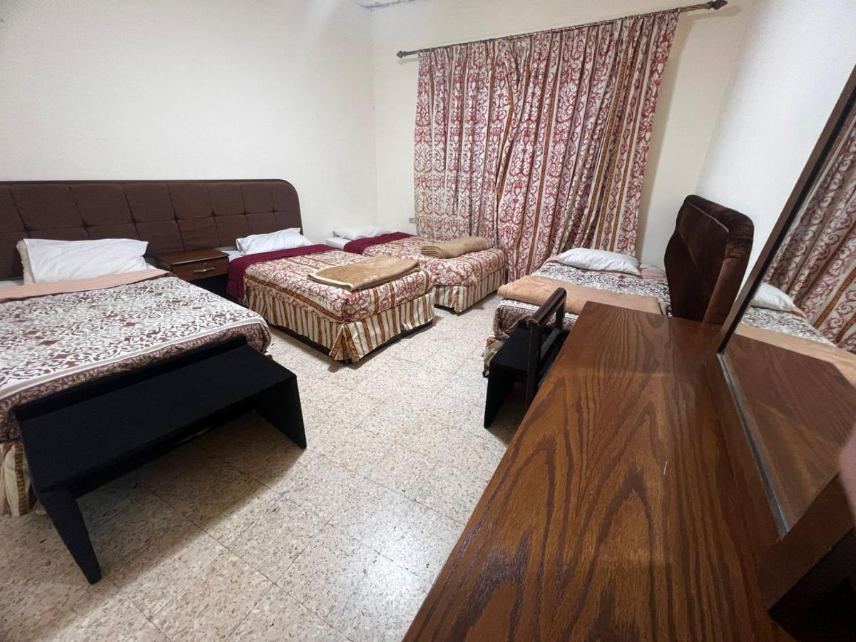 Student House Hostel Мадаба Екстериор снимка
